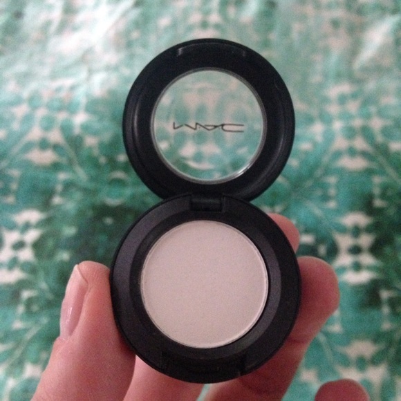 MAC eye shadow in chill satin