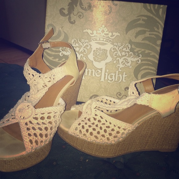 White lace wedges - Picture 1 of 3