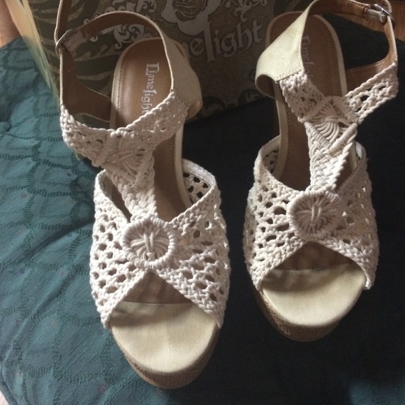 White lace wedges - Picture 2 of 3