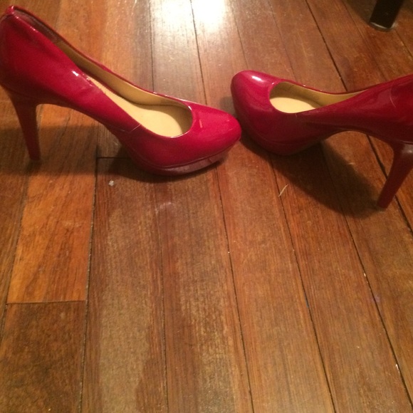 Dark red high heel - Picture 1 of 3