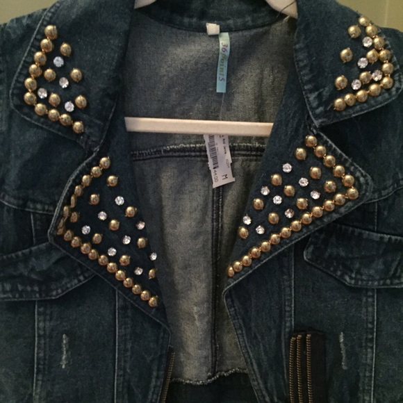 Studded denim vest. NWT - Picture 2 of 3