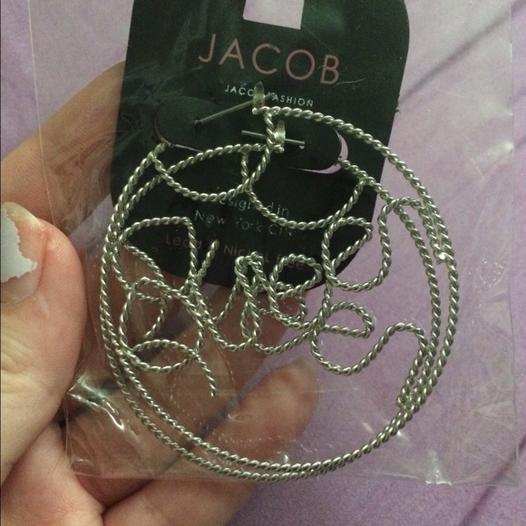 🚫SOLD🚫 Queen Shaped Earrings