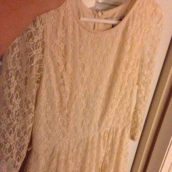 Cream colored dress - Picture 4 of 4