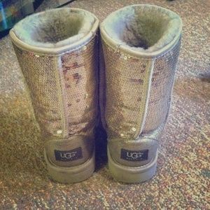 UGG boots, slightly worn, still good condition