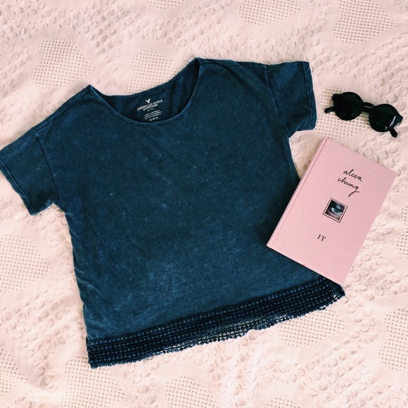 American Eagle crop top with lace hem