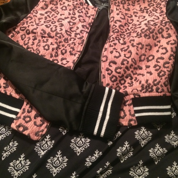 Pink and black cheetah print jacket - Picture 2 of 3