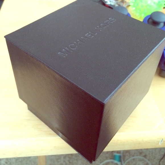 Michael kors watch box