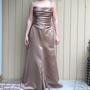 Gold Vera Wang gown. Made in Peru of USA