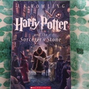 Harry Potter and the sorcerer's stone. Paperback.