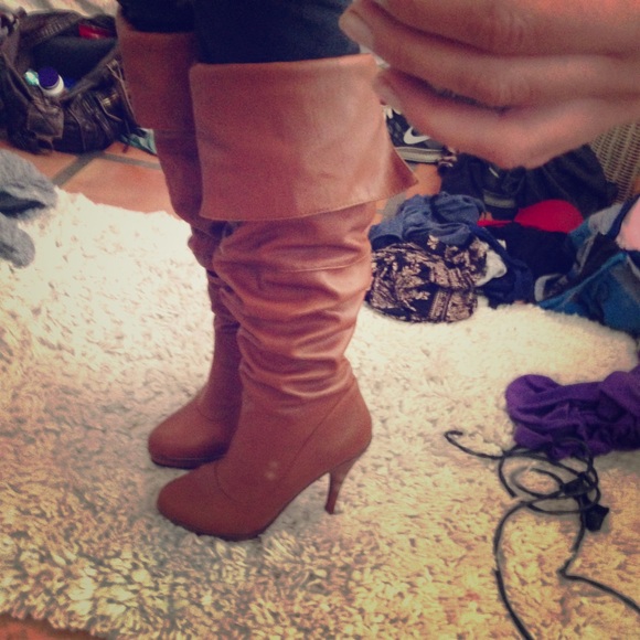 NWOT Tall brown boots