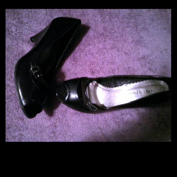 Black wedges