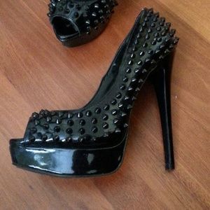 Beautiful spiked Steve Madden heels