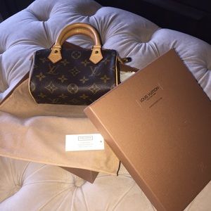 🎉🎉Louis Vuitton Mini HL Perfect Condition!