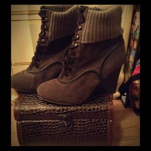 🌲Forever 21 Sweater Cuffed Suede Wedge Booties🌲