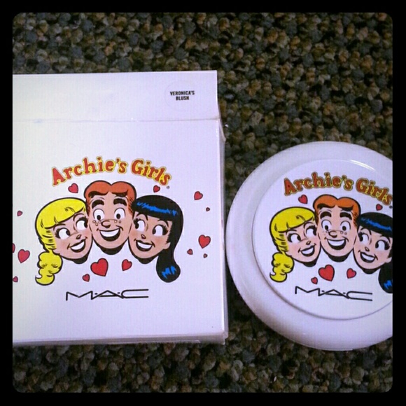 MAC Archie's Girls Compact