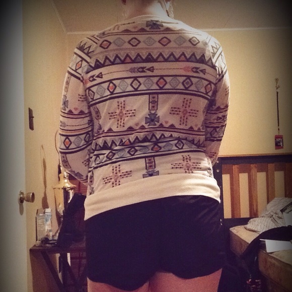 Aztec Patterned Long Sleeve Top - Picture 2 of 3