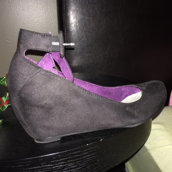Cl by laundry shoes