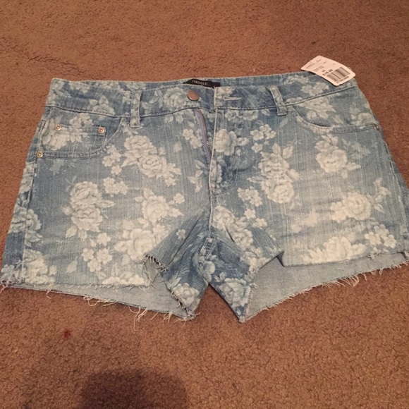 Size 29 women's floral print denim shorts