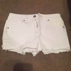 Womens size 6 white denim shorts
