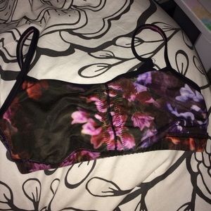 Lululemon sports bra floral print. Super comfy.