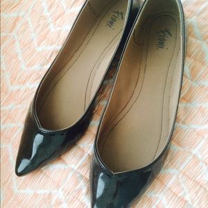 Black pointed toe flats