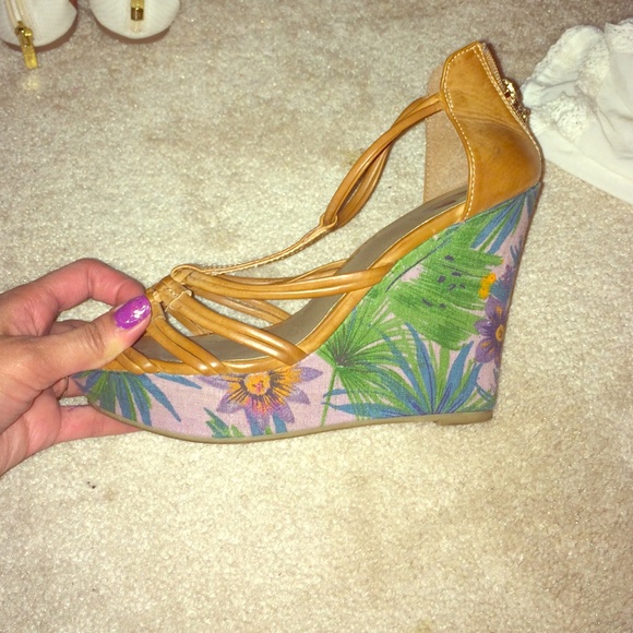 Guess tropical print and tan wedges