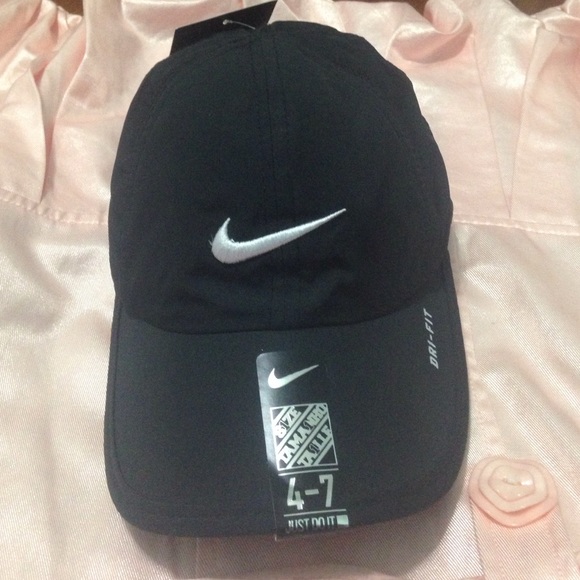 Black nike hat