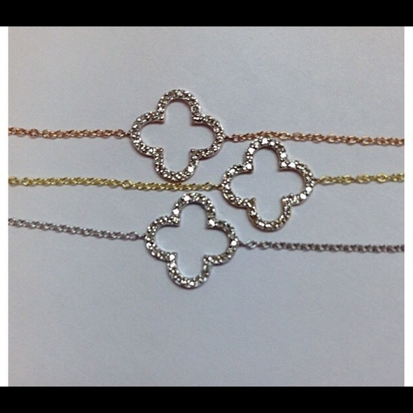Jewelry - 14kt clover bracelet with diamonds