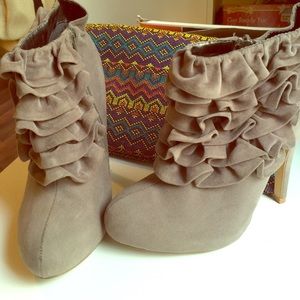 Ruffled suede heels!