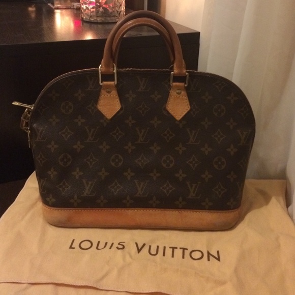 Authentic Louis Vuitton with cover bag👛