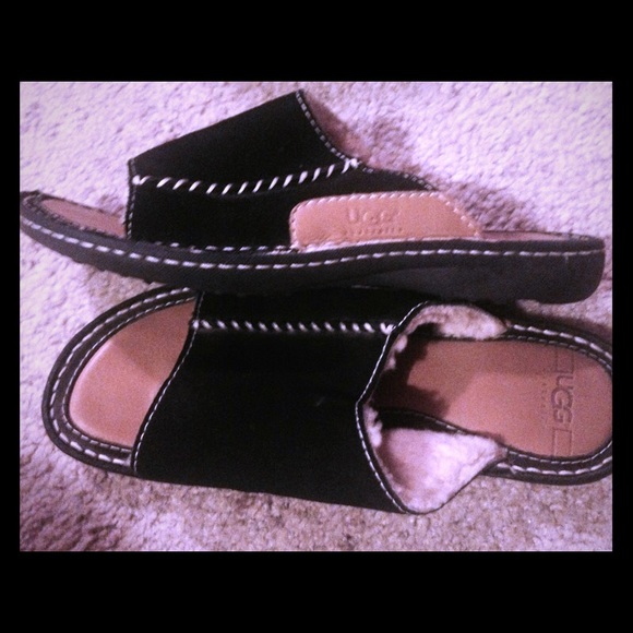 Authentic Black Ugg Sandals😍