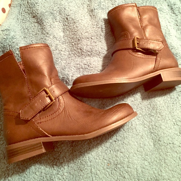 🌺 Brown boots!