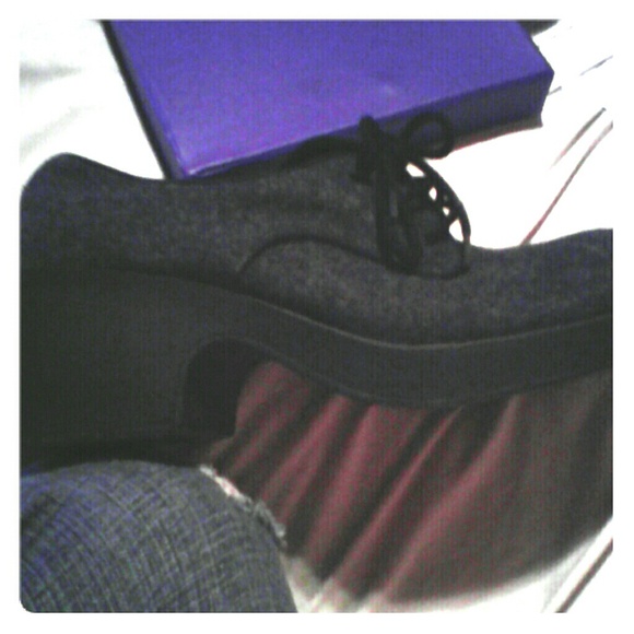 2 in shoes cute gray color has a bad spot