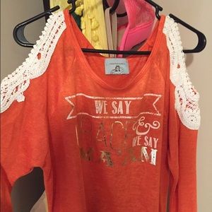 Judith March adorable top!