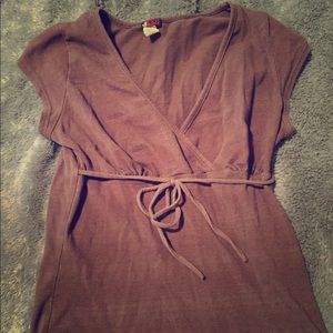 🌺 little brown top with tie around the back