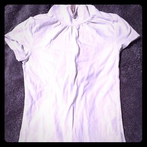 🌺 little white top! Almost turtle neck style