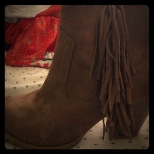 Fringe boots 😊