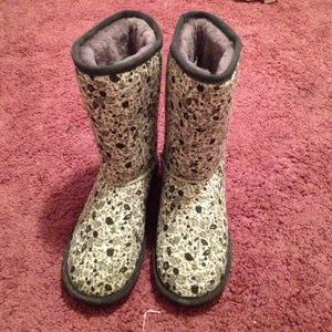 Adorable black, grey, and white floral bear paw