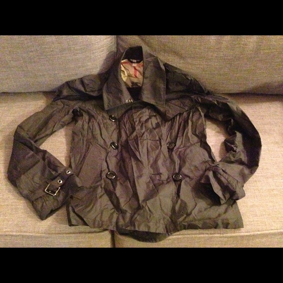 No longer available. Foldable rain coat/peacoat