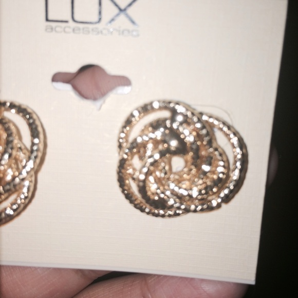 Earring - Picture 2 of 4