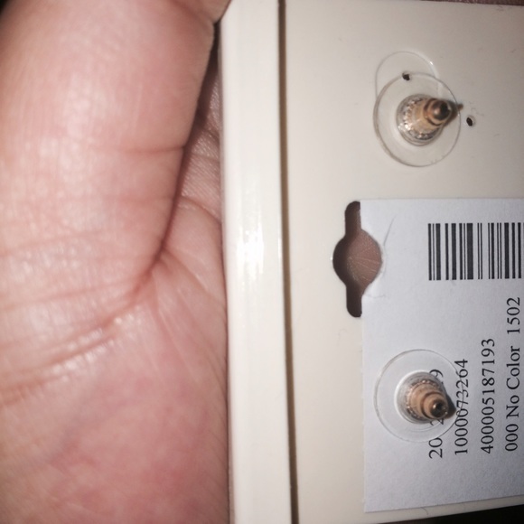 Earring - Picture 4 of 4