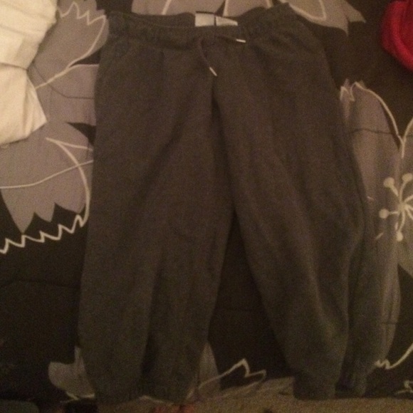 Cropped sweatpants