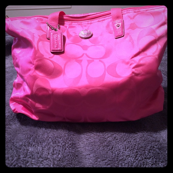 🌺 100% Authentic Coach Travel Set (( HOT PINK))