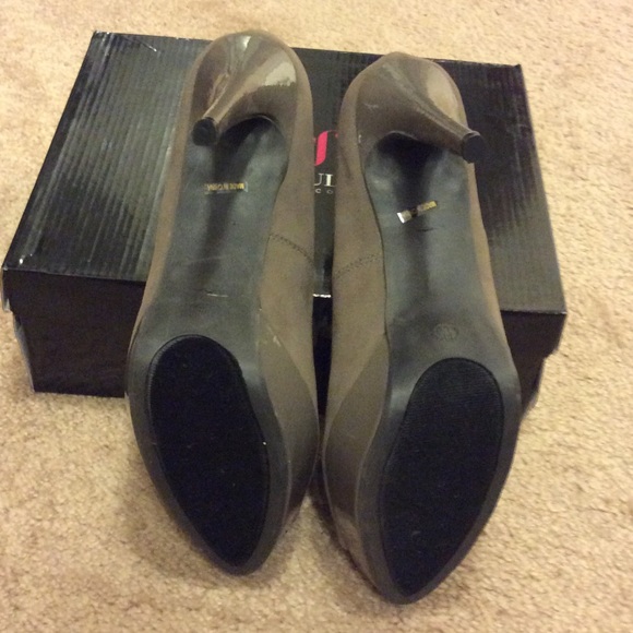 Just Fab Gray peep toe Heel - Picture 2 of 4