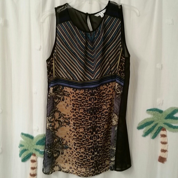Cabi sleeveless top..gorgeous print