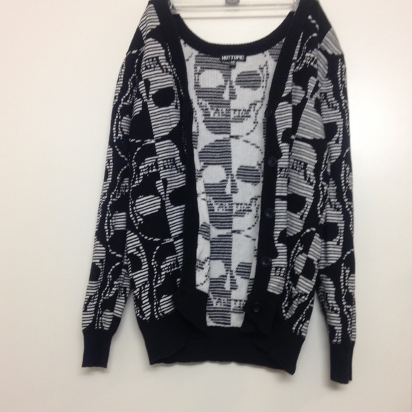skull sweater - Picture 3 of 4
