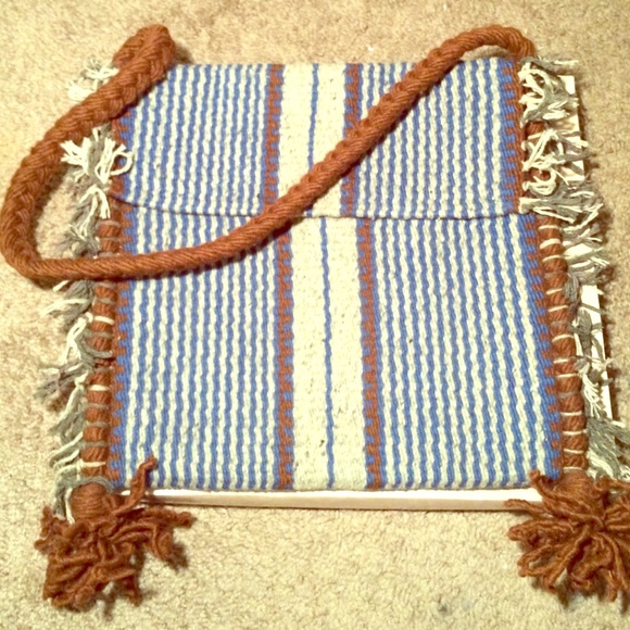 Yarn purse made in Peru. - Picture 1 of 4