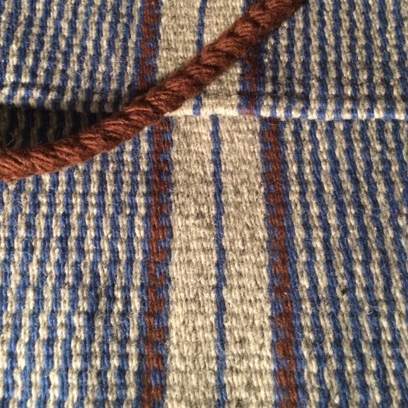 Yarn purse made in Peru. - Picture 2 of 4