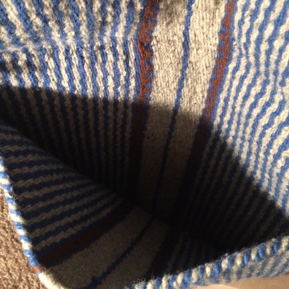 Yarn purse made in Peru. - Picture 3 of 4