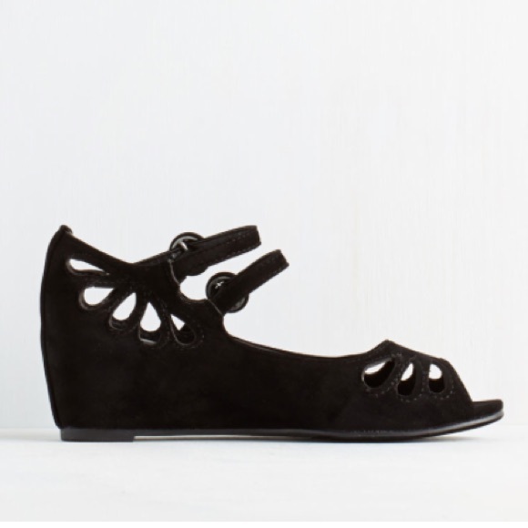 NEW & NEVER WORN 🌷Grand Ole Opera Wedge in Black